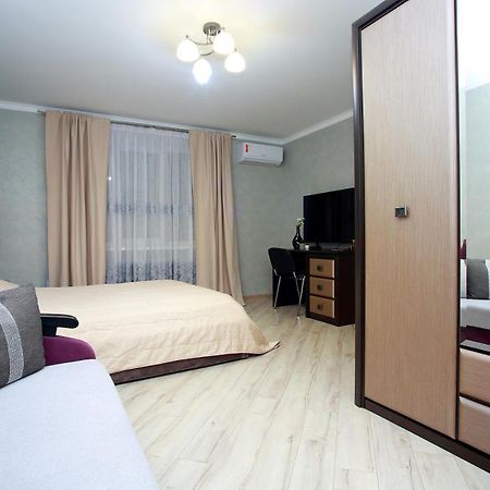 Apartament Vasilya Porika 48 Street Vinnitsya Kültér fotó
